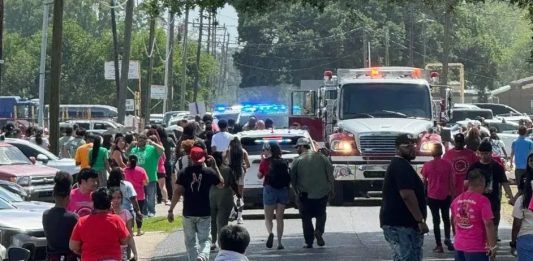 Conductor ebrio atropella a multitud durante festival en Luisiana; hay al menos 13 heridos