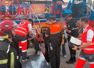 #VIDEO Cuatro lesionados en un juego de la Feria de Abril en Sevilla.
