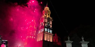 Abarrotado lució el encendido de Catedral con la musicalización de Jesucristo Súper Estrella en Sábado de Gloria