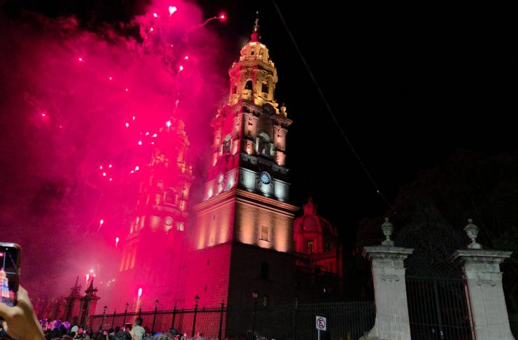 Abarrotado lució el encendido de Catedral con la musicalización de Jesucristo Súper Estrella en Sábado de Gloria