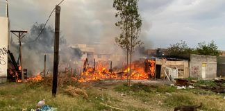 Arden tres domicilios en la colonia Ignacio Lopez Rayón, al poniente de Morelia*
