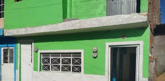 Sujeto apunta con replica de arma a policías, termina herido y detenido