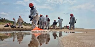 Pemex mantiene labores de limpieza y conservación en Playa Barrillas, Veracruz