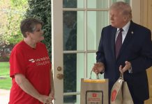 Donald Trump recibe pedido de McDonald’s en la Casa Blanca