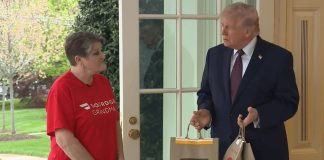 Donald Trump recibe pedido de McDonald’s en la Casa Blanca