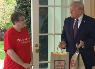 Donald Trump recibe pedido de McDonald’s en la Casa Blanca