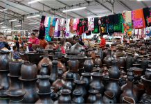 Lluvias afectaron ventas en el Tianguis Artesanal de Domingo de Ramos en Uruapan: Emilia Reyes