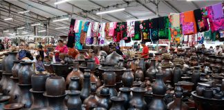 Lluvias afectaron ventas en el Tianguis Artesanal de Domingo de Ramos en Uruapan: Emilia Reyes