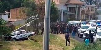 VIDEO | Vuelca patrulla de Guardia Civil durante operativo rumbo a Paracho; un muerto y 6 heridos