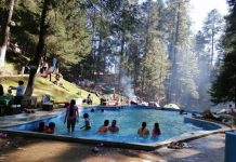 Michoacán invita a refrescarse en sus más de 400 balnearios y playas