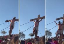 Actor que representaba a Jesús cae de la cruz en pleno Viacrucis y el momento se vuelve viral
