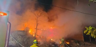 Arden dos casas de madera en Cumbres del Quinceo, Morelia
