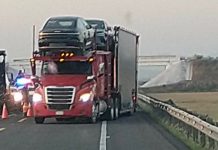 Se accidentan dos tractocamiones en la Morelia-Salamanca; uno se incendia