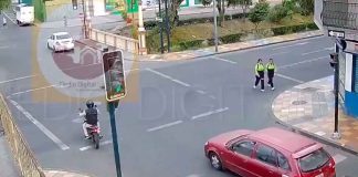 #VIDEO Motociclista resulta gravemente herido tras accidente en intersección en Ecuador