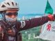 Hombre de 63 años recorre más de mil kilómetros en bicicleta para ayudar a niños con cáncer.