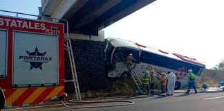 Accidente de autobús de pasajeros en la Autopista de Occidente.
