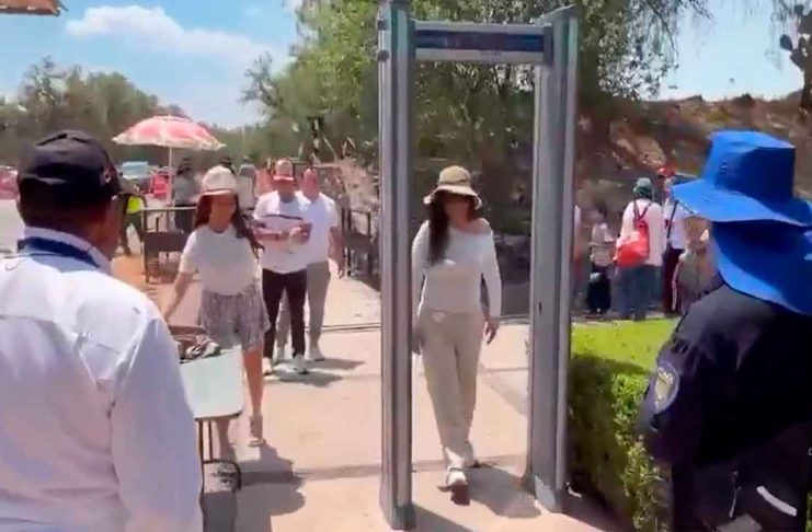 #VIDEO// Refuerzan seguridad en Teotihuacán tras ataque; instalan detectores de metal