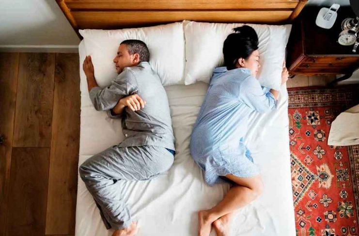 “Sleep divorce”: la tendencia de dormir separados para mejorar la relación de pareja