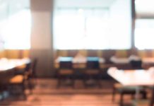 Horror en aula: alumno asesina a su maestra de literatura en plena escuela en Rusia