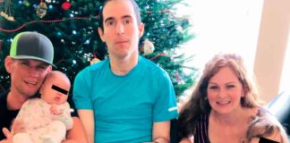 Mujer cuida a su exesposo con daño cerebral en la misma casa que su nuevo marido