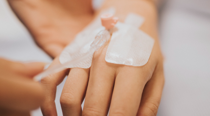 Suman 6 muertos tras aplicación de “sueros vitaminados” en clínica privada de Sonora