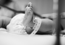 Muere bebé de 1 año tras ser inyectado en farmacia; autoridades ya investigan el caso