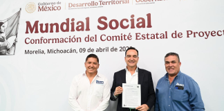 Carlos Soto firma convenio para construir canchas de fútbol 5 en Zamora