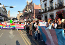 Integrantes de la comunidad LGBTTTIQ+ realizan marcha para exigir justicia en favor de Daniela, chica trans asesinada en Morelia