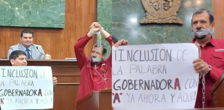 #VIDEO // Diputado de Morena se amordaza en pleno Congreso de Sinaloa; protesta por la igualdad de género