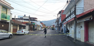 Balean a dos masculinos en la colonia Ramón Farías de Uruapan