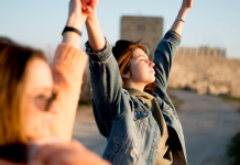 Sin casa, sin hijos pero con más estudios: los jóvenes según INEGI