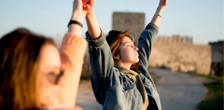 Sin casa, sin hijos pero con más estudios: los jóvenes según INEGI