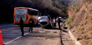 Volcadura deja una persona lesionada, en la Autopista Siglo XXI