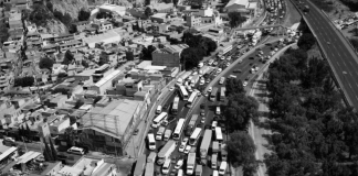 Regreso de vacacionistas genera filas kilométricas