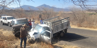 Choque en carretera Huetamo-Churumuco deja una mujer muerta y cinco lesionados, entre ellos un menor