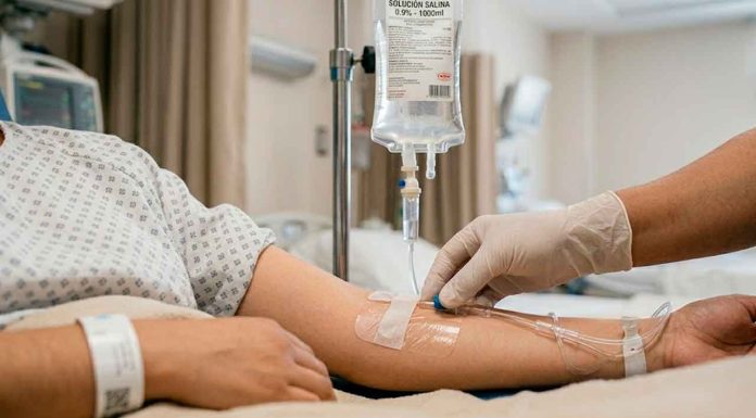 Alerta sanitaria en Sonora: contaminación en sueros vitaminados, detrás de muertes