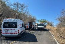 Tragedia en Nayarit: volcadura de autobús deja siete muertos y decenas de heridos