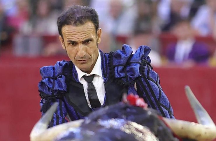 Lucha por su vida: el torero Alberto Álvarez Navarro sufre accidente al caer en una máquina trituradora en su ganadería
