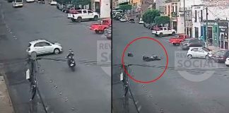 #VIDEO // Motociclista frena para esquivar un auto y termina derrapando en Morelia