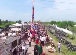 #VIDEO // Video capta fatal accidente en la India; fuerte descarga eléctrica deja fallecidos y heridos