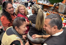 Barragán celebra a las mamás morelianas en el mercado Independencia