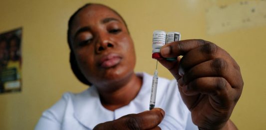 EE. UU. restringe ingreso de viajeros de tres países africanos por alerta de ébola