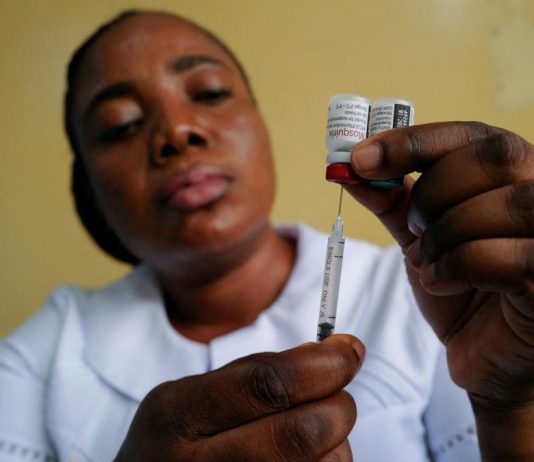 EE. UU. restringe ingreso de viajeros de tres países africanos por alerta de ébola