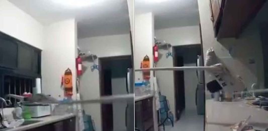 #VIDEO // Ladrón “pesca” celular por la ventana usando un palo con pegamento para ratones