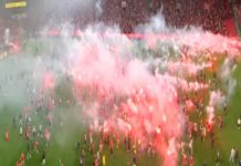 #VIDEO Disturbios obligan a suspender el derbi entre Slavia y Sparta Praga