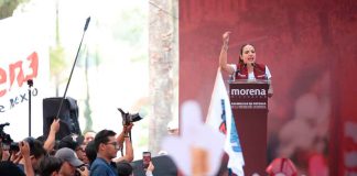 Giulianna Bugarini muestra músculo en la Plaza del Caballito
