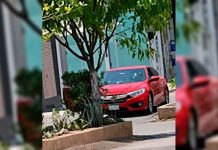 Abandonan automóvil baleado y rodeado de casquillos percutidos en Michoacán