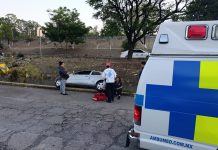 Conductora resulta con algunas lesiones tras volcadura registrada cerca del Tec de Morelia
