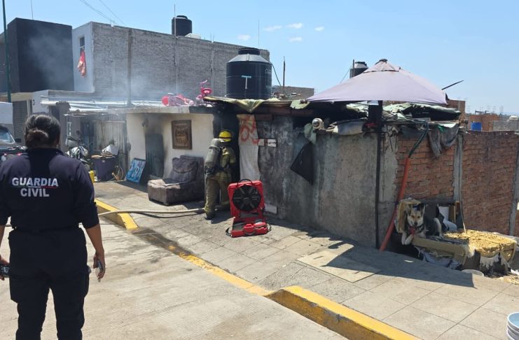 Se registra incendio de domicilio en la Vicente Lombardo Toledano