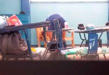 #VIDEO // Maestro de “Ética y Valores” es captado por alumnos robando en sus mochilas